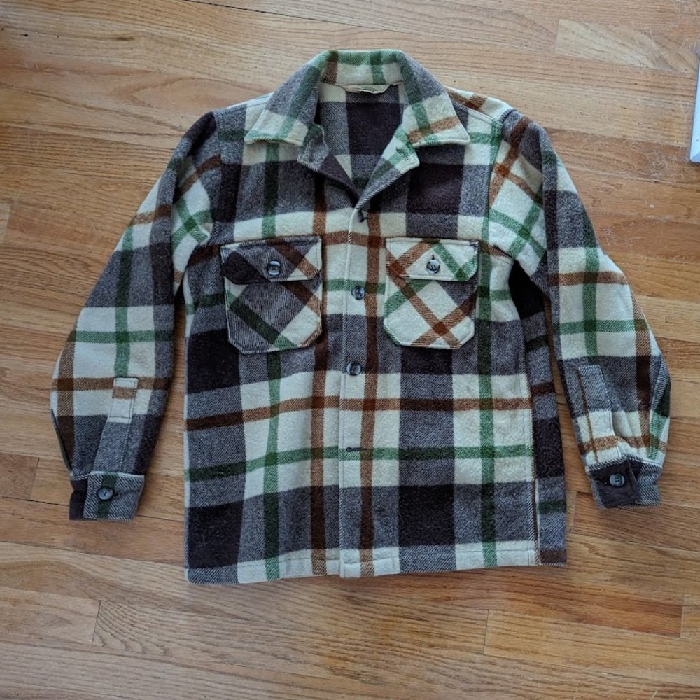 Vintage Woolrich Mens 40 Button Down Shirt Jacket with Pockets Plaid Brown